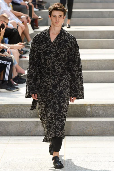 Look 12
